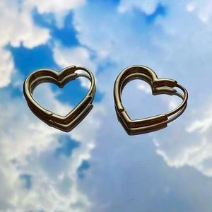 🖤heart shaped gold hoops